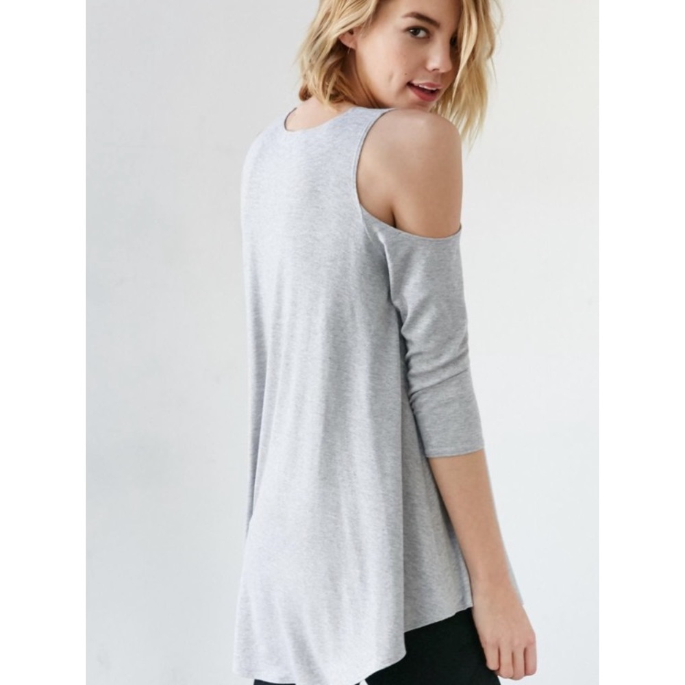 Kimchi Blue cold shoulder tunic top